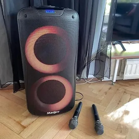 Suuri Talo Kaskisaaressa Laehellae Helsingin Keskustaa *