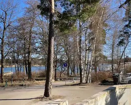 Suuri Talo Kaskisaaressa Laehellae Helsingin Keskustaa * Helsinki