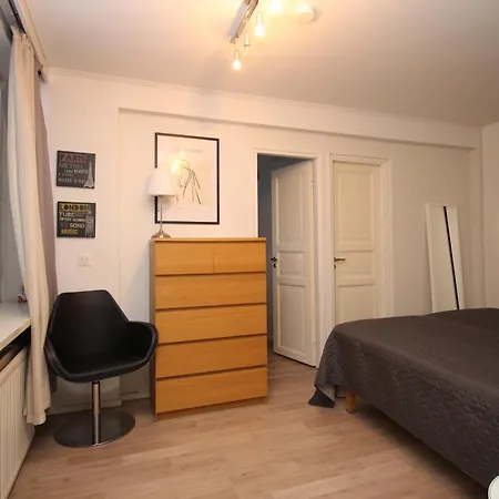 Suuri Talo Kaskisaaressa Laehellae Helsingin Keskustaa Helsinki