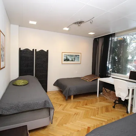 Suuri Talo Kaskisaaressa Laehellae Helsingin Keskustaa