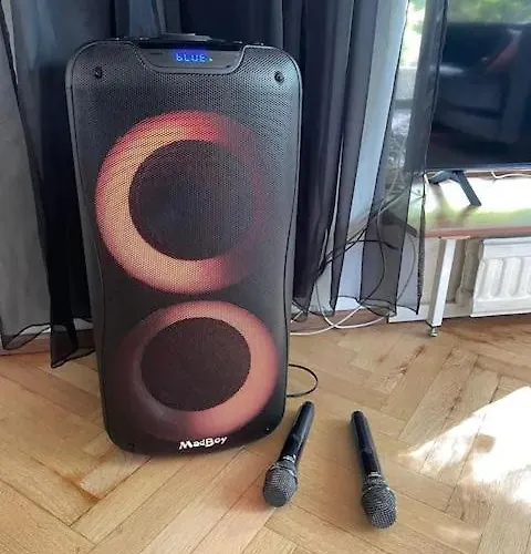 Suuri Talo Kaskisaaressa Laehellae Helsingin Keskustaa *