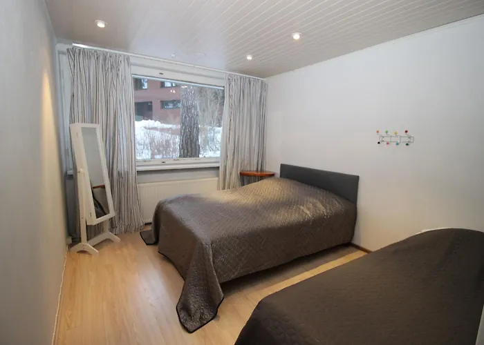 Suuri Talo Kaskisaaressa Laehellae Helsingin Keskustaa * הלסינקי