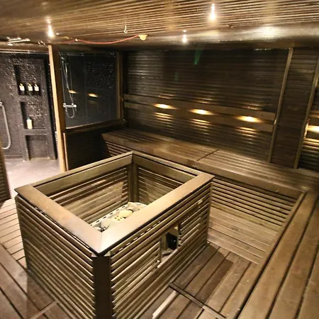 Suuri Talo Kaskisaaressa Laehellae Helsingin Keskustaa Villa Helsingfors