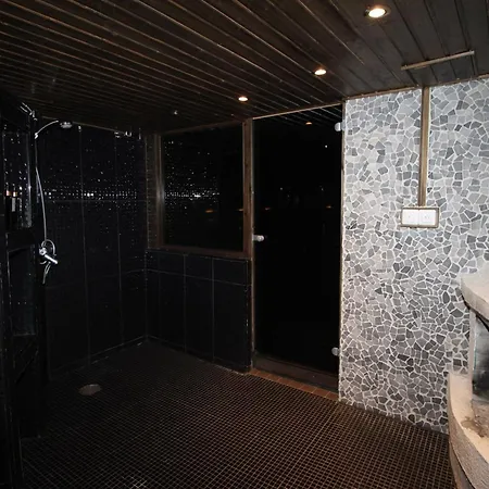 Villa Suuri Talo Kaskisaaressa Laehellae Helsingin Keskustaa *