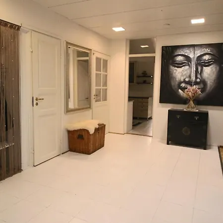 Villa Suuri Talo Kaskisaaressa Laehellae Helsingin Keskustaa *