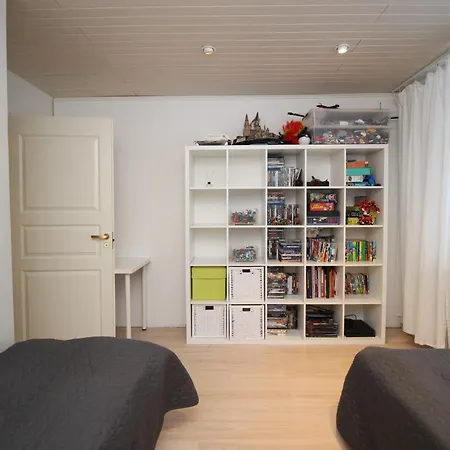 Villa Suuri Talo Kaskisaaressa Laehellae Helsingin Keskustaa Helsingfors